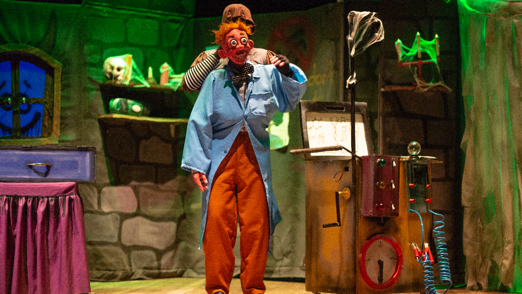 Image Monstros e Cia