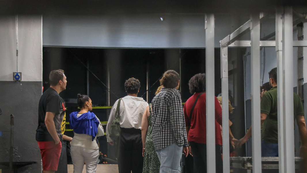 Image Por Trás dos Panos - Teatro Infantil