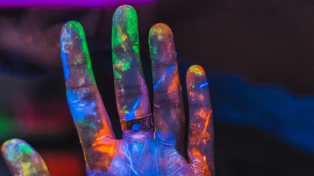 Image Pintando universos com os dedos e uma escova de dente com Marcela Almeida 