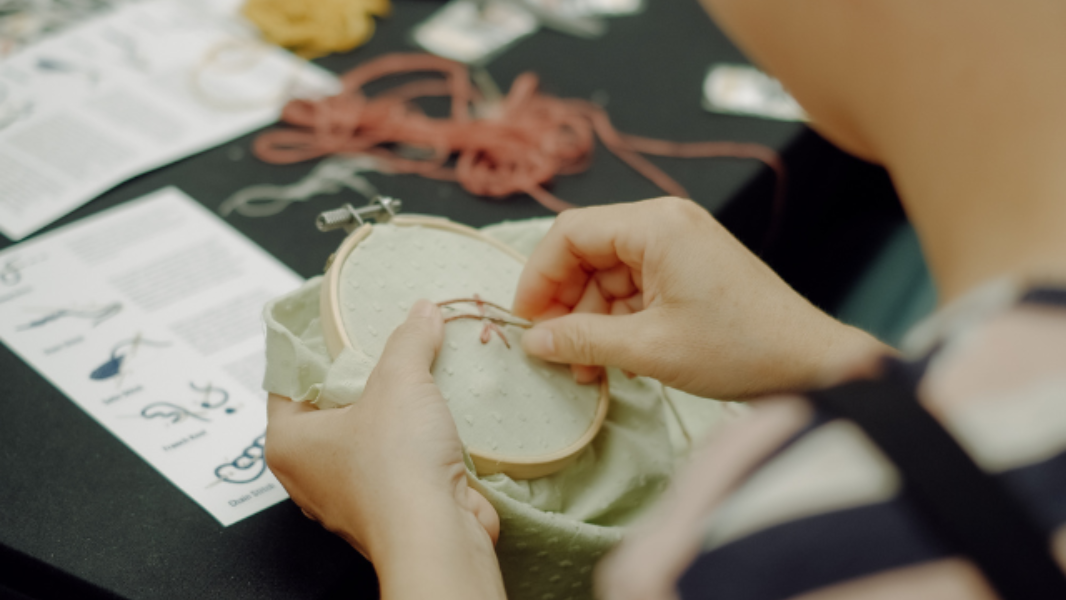 Image Oficina de Bordado - Bordando a Poesia 