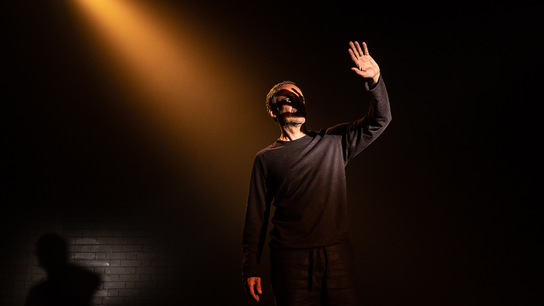 Image Um Precipício no Mar