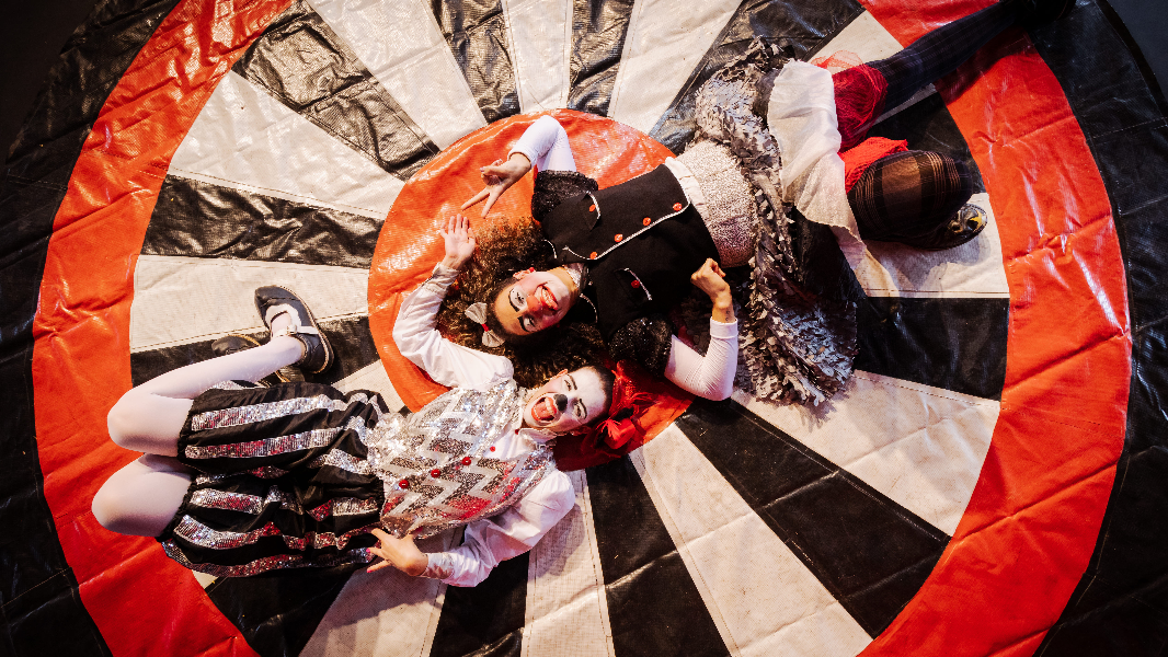 Image ATENÇÃO, RESPEITÁVEL PÚBLICO! 