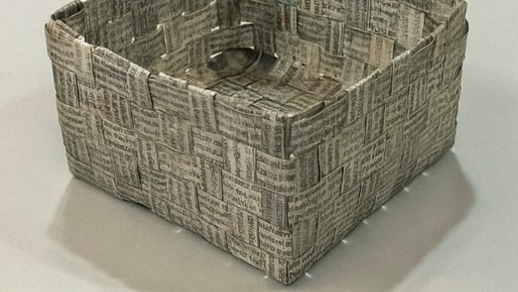 Image Criando cestas com jornal