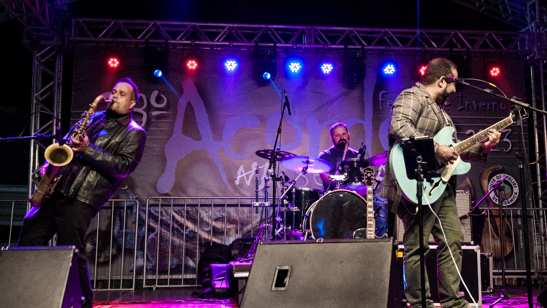 Image Baile Retrô com Lugão e Banda