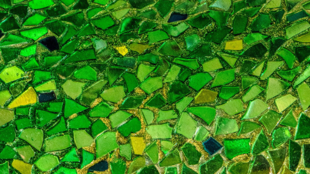 Image Transforme PET em Arte: Oficina de Mosaico Consciente