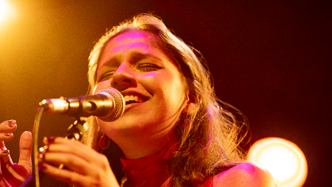 Image Fernanda Ouro - Roda a Saia