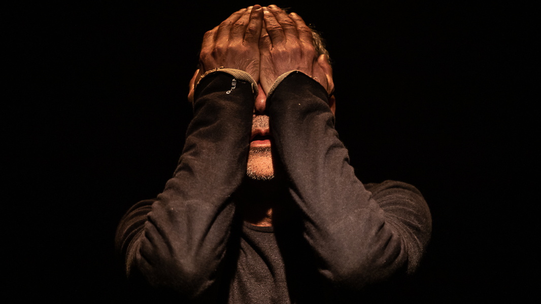 Image Um Precipício no Mar