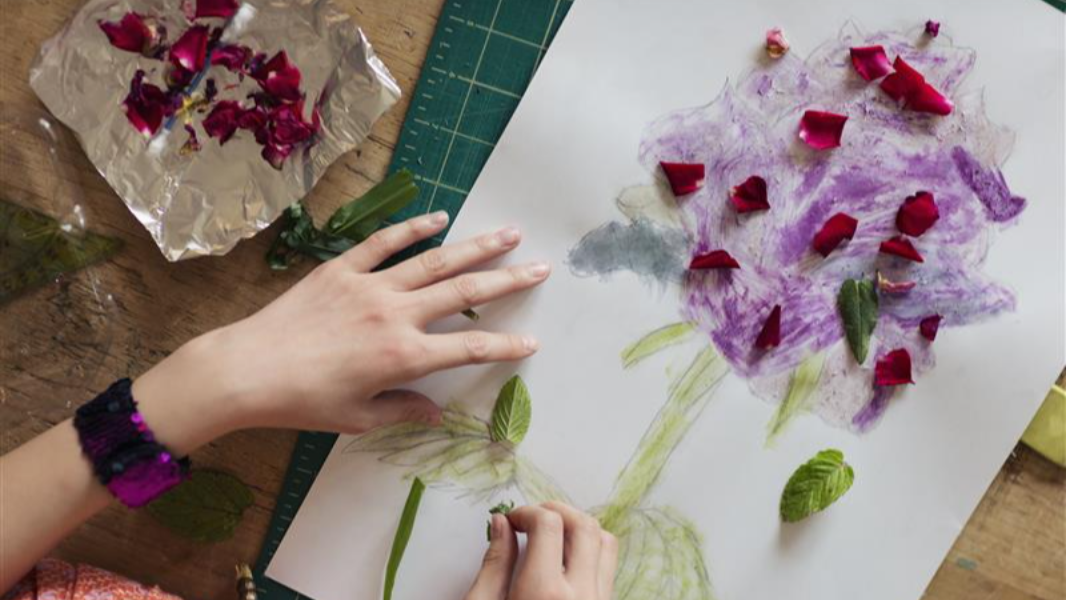 Image Pintando com a Natureza: Oficina de Frotagem