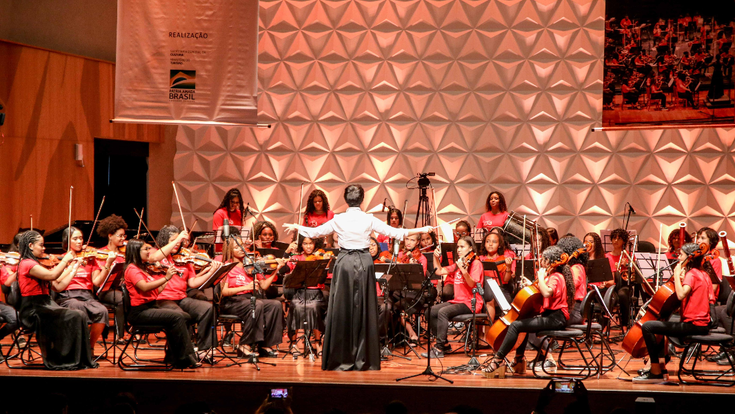 Image Orquestra Sinfônica Juvenil Chiquinha Gonzaga convida Zezé Motta