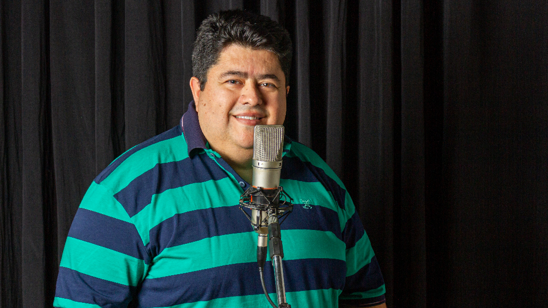 Image ANDRÉ BOLELA CANTA LULU SANTOS - TUDO AZUL