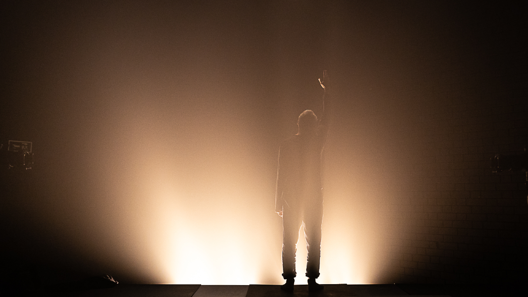 Image Um Precipício no Mar