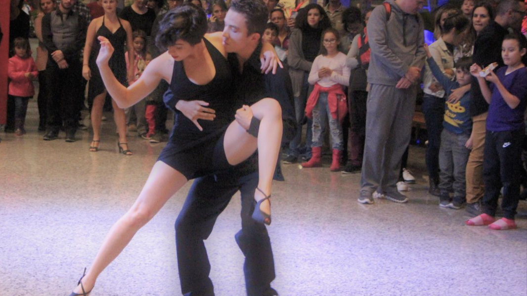 Image TODAS AS CARTAS DE AMOR SÃO RIDÍCULAS 