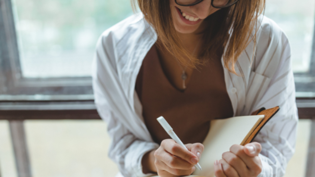 Image Quinta com escrita: Escrevendo crônicas carnavalescas