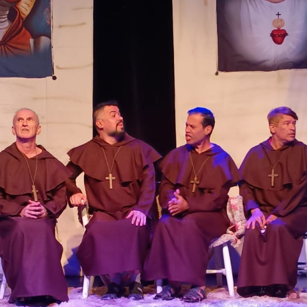 Image 4 Frades e 2 Bebês – Uma Santa Comédia