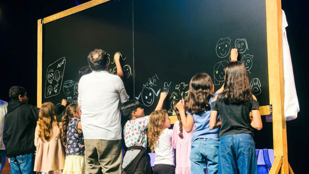 Image Por Trás dos Panos - Infantil