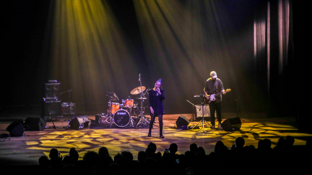 Image POR TRÁS DOS PANOS - MÚSICA